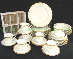 lot 217 image: Horchow Golden Arbor fine china cup & saucer set and made in Italy 6 glass tumbler set