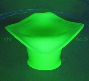 lot 252 image: Vintage Uranium oxide art glass vase