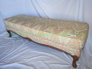 lot 274 image: Vintage upholstered bench with wood frame, scalloped apron cabriole legs, 53 wide