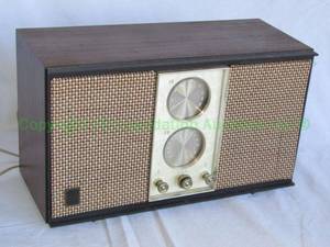 lot 330 image: Vintage 1960s GE General Electric AM  FM transistor radio with wood grain finish