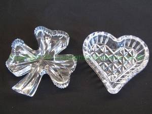 lot 314 image: Signed Waterford Shamrock paperweight, Marquis by Waterford for Amway figural crystal dish in heart form