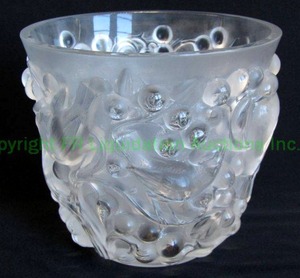 lot 811 image: Lalique France AVALON crystal glass vase