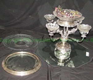 lot 284 image: Centerpiece tablescape items including silver plate candle centerpiece, mirrored tableau plus