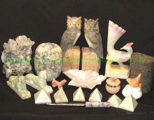 lot 289 image: Carved onyx, marble and Italian alabaster items as shown
