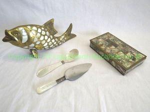 lot 346 image: Mother of Pearl and brass fish, hinged inlaid box and serve ware utensils