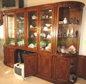 lot 464 image: American of Martinsville lighted display cabinet (Contents not included), 115 x 21 x 80