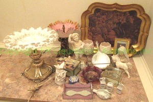 lot 576 image: Assorted glass  ceramic collectibles, jewelry dishes shown. Includes Italian Florentine Tray, Moser whiteclear overlay glass