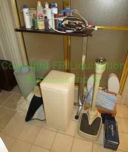 lot 525 image: Assorted health and beauty supplies, retro scale as shown