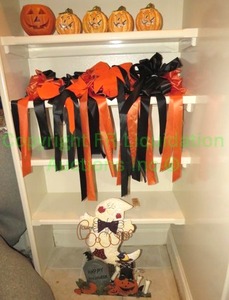 lot 519 image: Assorted Halloween dcor