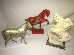 lot 506 image: Bonded marble Napolean on horse with marble base, Italian made ceramic horse and novelty metal 50s carnival horse toy