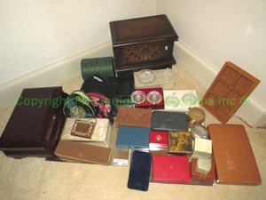 lot 477 image: Assorted jewelry boxes and crystal ring dishes, Red Rolex box (empty)