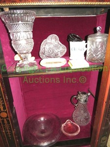 lot 401 image: Vintage crystal and ceramics, controlled bubble art glass as shown