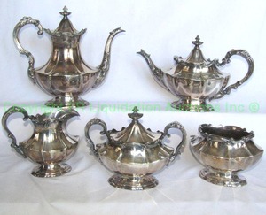 lot 847 image: Antique Reed & Barton Victorian 6700 EPNS silver plate serve ware