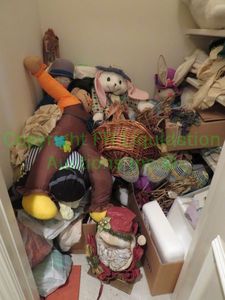 lot 629 image: Assorted Easter and holiday decorations, generous quantity