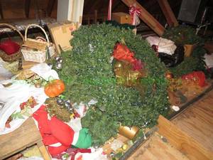 lot 630 image: Christmas decorations as shown, generous quantity