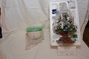 lot 63 image: The Pilsbury Doughtboy Christmas Tree (with Certificate), The Pilsbury Doughboy Bowls