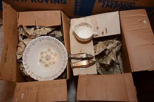 lot 108 image: Ivory Franklinware 57x-S264 Warrented 22K Gold Made In U.S.A. Dishware Set