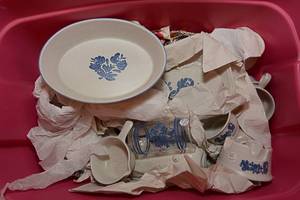 lot 115 image: Pfaltzgraff Dish Set