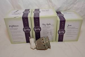 lot 118 image: 3 Scentsy Warmers, Small Plug-in Warmer