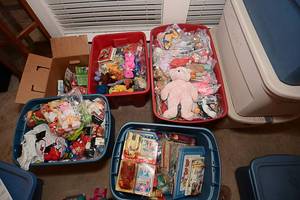 lot 143 image: Assorted Beanie Babies Several Hundred (Totes Not Included)