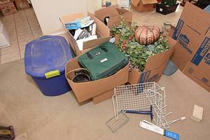 lot 153 image: Assorted House Hold Items