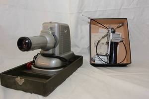 lot 166 image: Viewlex Slide and Strip Film Projector with Hard Shell Carrying Case