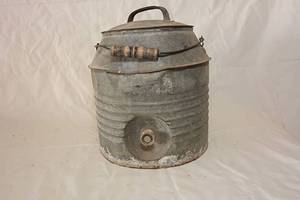lot 34 image: Antique early 1900s Galvanized Tin Lemonade Dispenser Server
