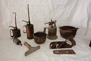 lot 42 image: Vintage Golden Rod 1 Qt. Oil Can, Assorted Oil Cans, Vintage Planer
