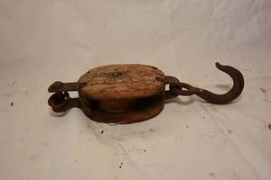 lot 32 image: Antique Early 1900s Wood Block Pulley With Hook