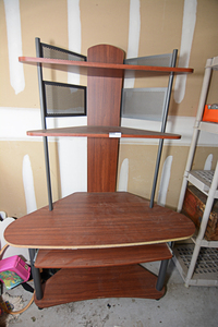 lot 25 image: Corner Desk