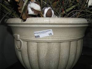 lot 10 image: Lrg Resin Urn wdried florals