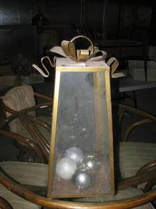 lot 13 image: Tall brassglass decor lantern