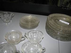 lot 28 image: Fostera Clear Glass dessert set