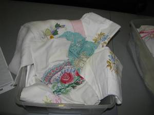 lot 29 image: Vintage Embroidered Linens