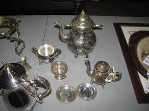 lot 33 image: Silver plate beverage service pcs.