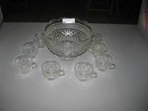 lot 55 image: Punch bowl &ampcups