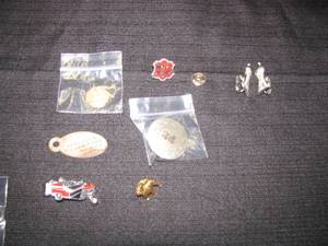 lot 79 image: Vintage Collectable Tacks &amp Pins - Gilleys, Stratosphere, Houston Rodeo, Dallas Cowboys, MACK truck, &amp American Airlines