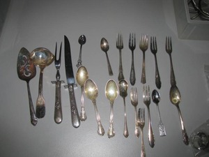 lot 86 image: Antiquevintage Silver &amp plate utensilsnapkin rings
