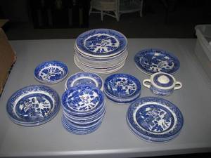 lot 90 image: Set of Willowware &amp Occupied Japan China