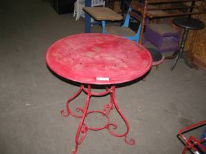 lot 117 image: small metal parlor table