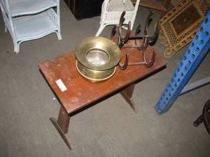 lot 122 image: Cowboy pcs. - spittoon, horseshoe wine rack, and wood bench