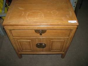 lot 138 image: Asian looking chest of 2 drawers