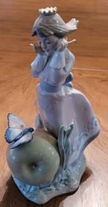 lot 2 image: LLADRO #5716 LAND OF THE GIANTS, RETIRED, 8.5 HIGH.