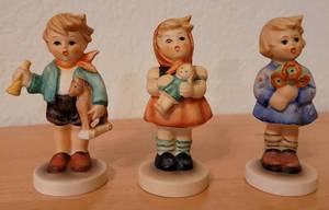 lot 3 image: LOT OF 3 VINTAGE HUMMEL FIGURINES. YOUR BID X 3
