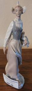 lot 10 image: LLADRO PORCELAIN FIGURINE IN STYLE, COLOR, AND CONDITION SHOWN.