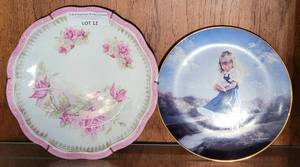 lot 12 image: LOT OF 2 COLLECTIBLE PLATES. YOUR BID X 2