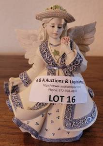 lot 16 image: SARAHS ANGELS 2002 LEANNE - JUNE CERAMIC FIGURE IN STYLE, COLOR, AND CONDITION SHOWN.