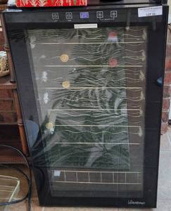 lot 20 image: VINOTEMP WINE COOLER MODEL VT-34 TS IN WORKING CONDITION AS SHOWN. THIS UNIT IS STILL PLUGGED IN. CONTENTS NOT INCLUDED