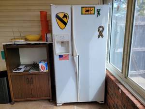 lot 21 image: MAYTAG DOUBLE DOOR REFRIGERATOR MODEL MZD2766GE IN WORKING CONDITION AS SHOWN. THIS UNIT IS STILL PLUGGED IN. CONTENTS NOT INCLUDED