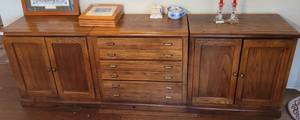 lot 33 image: BASSETT SOLID OAK 3-SECTION BUFFET  CREDENZA IN STYLE, COLOR, AND CONDITION SHOWN.